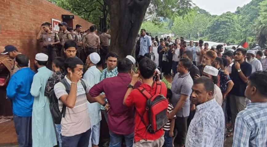 জুলাই গণঅভ্যুত্থান স্মৃতি জাদুঘরে দর্শনার্থীদের ঢল, প্রথম দিনেই শেষ ৯০০ টিকিট